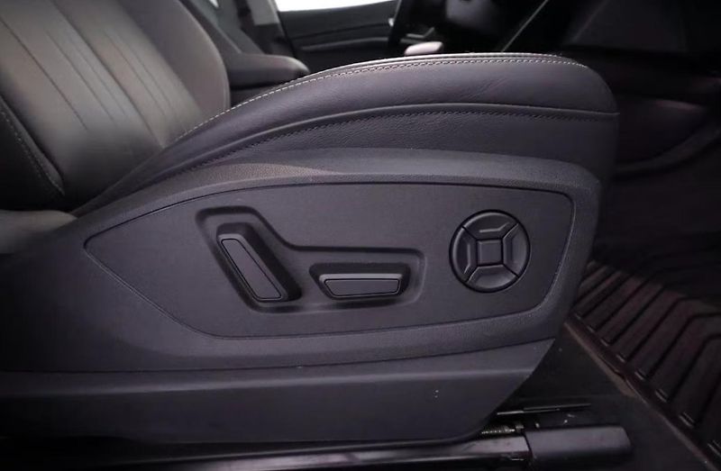 Audi Q8 e-tron 55 Quattro Kamera SoH 92% LED - fotka 16 z 27