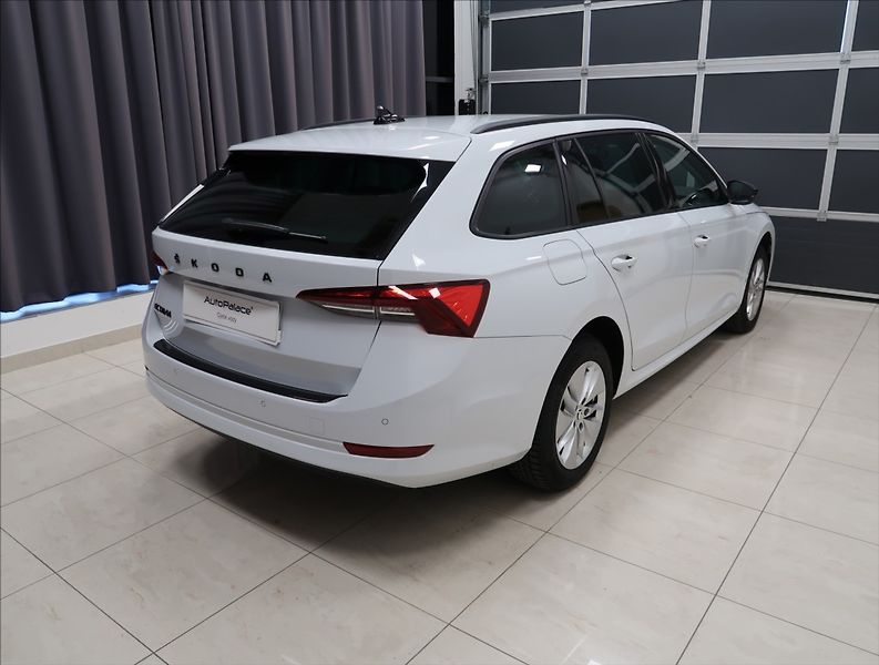 Škoda Octavia 2,0 TDI VÝHŘEV 1. MAJ ČR DPH - fotka 5 z 47