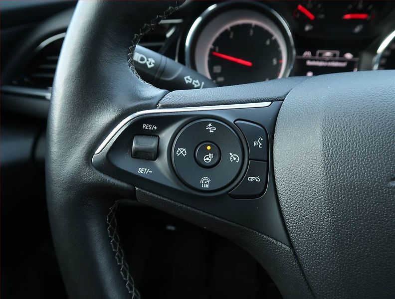 Opel Insignia (2019) 2.0 CDTI, Automat, Serv.kniha - fotka 17 z 17