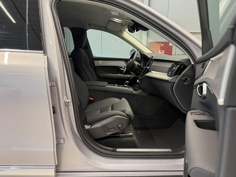 Volvo XC90 (2026) B5 2.0L 250+14 HP AT8 AWD CORE - fotka 18 z 28
