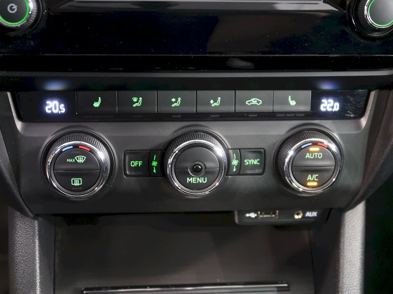 Škoda Octavia (2016) JOY 2.0TDI 110kW 4X4 TAŽNÉ XEN - fotka 20 z 34