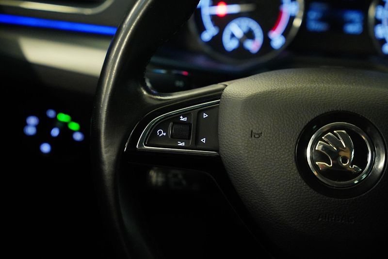 Škoda Superb - fotka 16 z 29