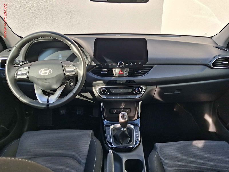 Hyundai i30 (2024) 1.5, ČR, Navi, kamera, LED - fotka 8 z 19
