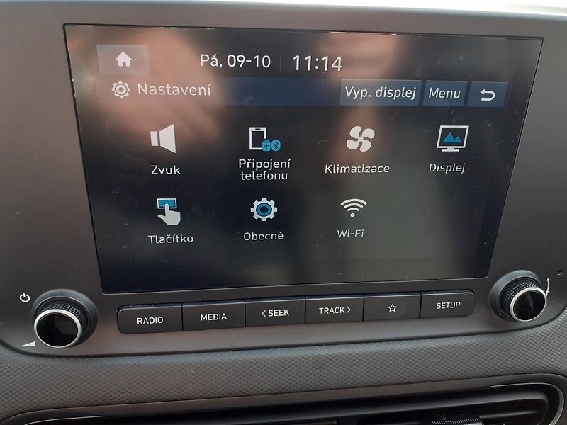 Hyundai Kona (2023) 1.0 T-GDi 1.MAJ ČR - fotka 16 z 38