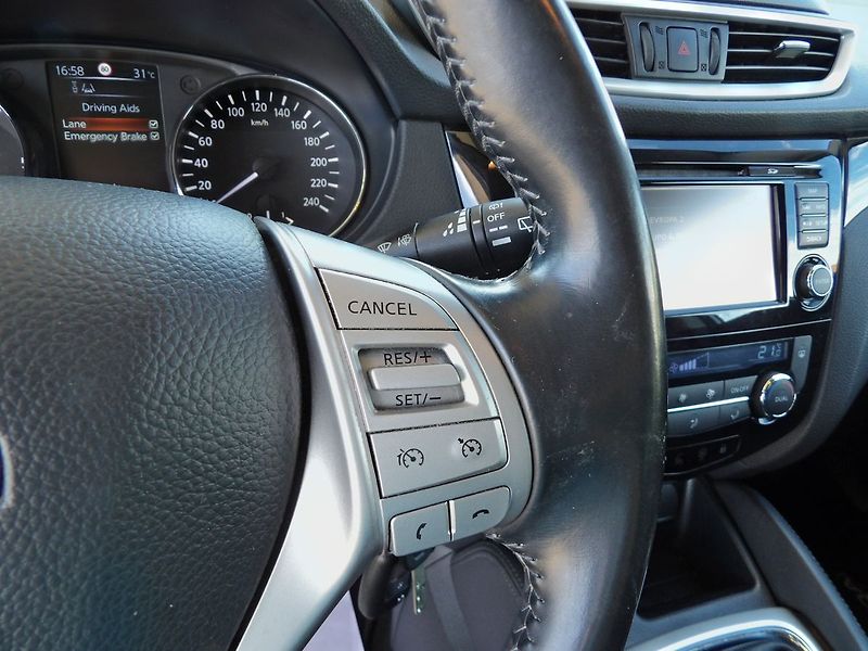 Nissan Qashqai 1.6dCi 4WD Tažné Kamera ČR - fotka 15 z 33