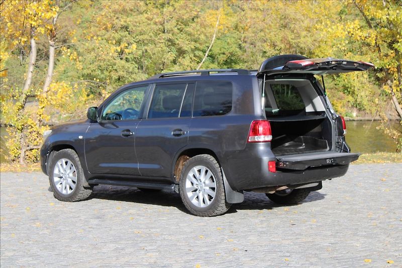 Toyota Land Cruiser 200 4.5 D-4D V8 / CZ - fotka 9 z 38