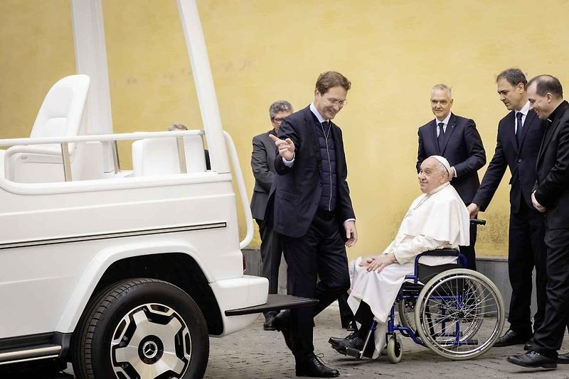 Nový papamobil Mercedes třídy G pro papeže Františka