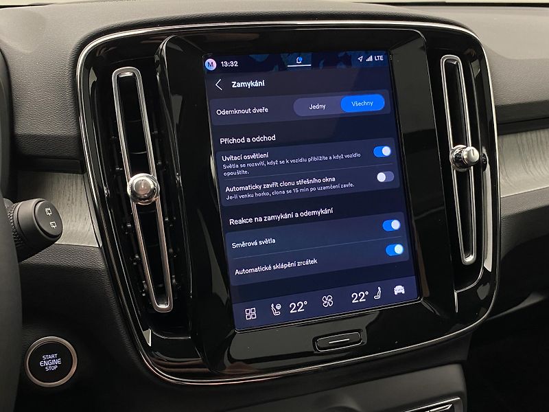 Volvo XC40 (2026) B3 AUT DARK ULTRA - fotka 56 z 66