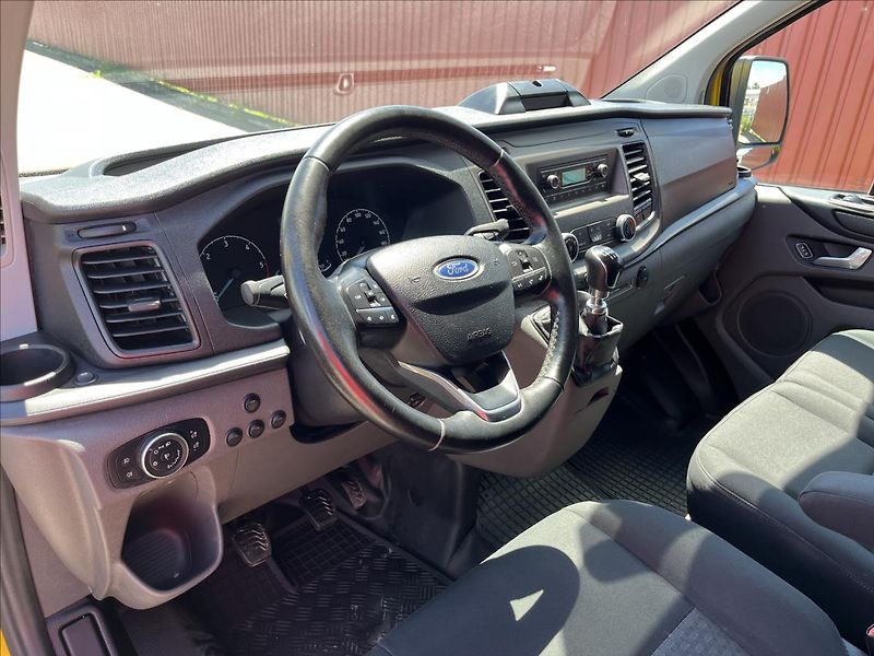 Ford Transit Custom 2,0 TDCi 6.MÍST KLIMA TZ -DPH - fotka 9 z 43