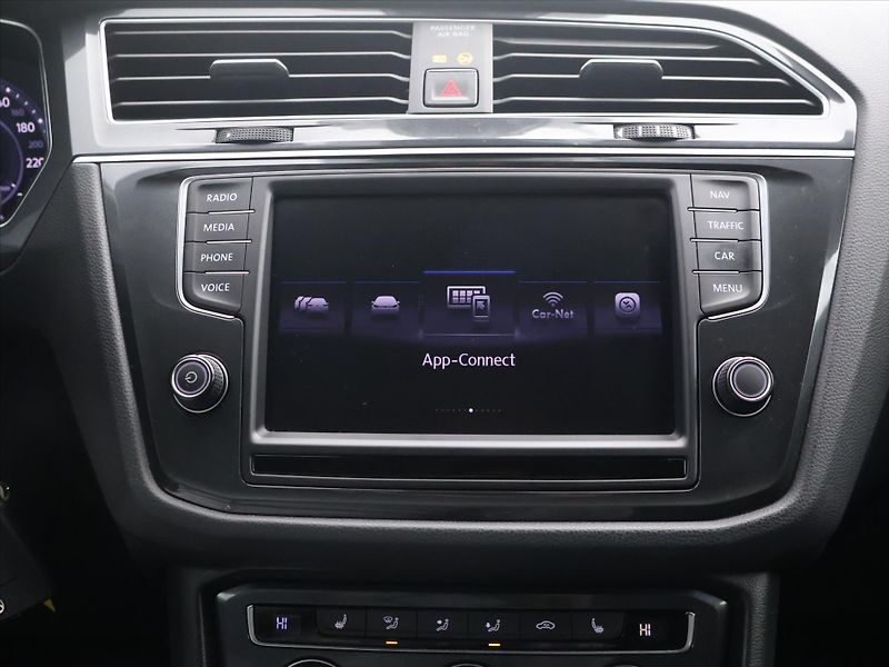 Volkswagen Tiguan 2,0 140KW DSG 4Motion - fotka 17 z 29