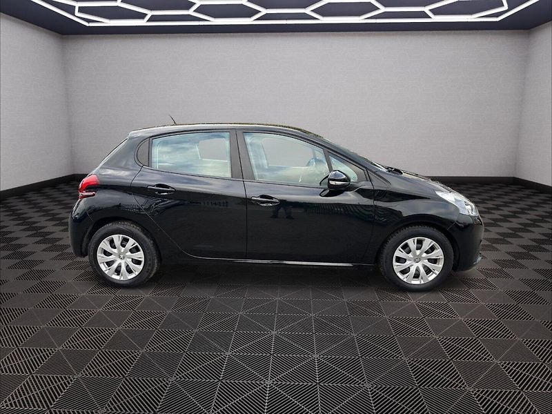 Peugeot 208 (2017) 1,2 61kw - fotka 8 z 23