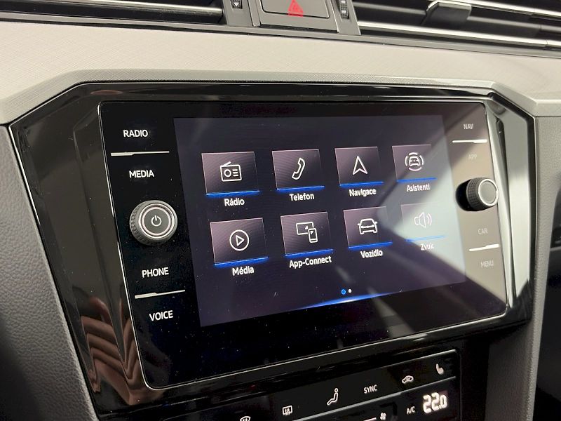 Volkswagen Passat (2022) Business 2.0 TDI 110kW - fotka 20 z 33