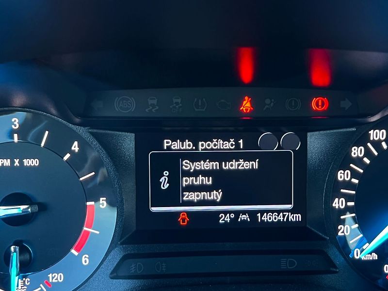 Ford Mondeo (2021) 2.0 TDCi-TAŽNÉ-VYHŘEV.S - fotka 31 z 48