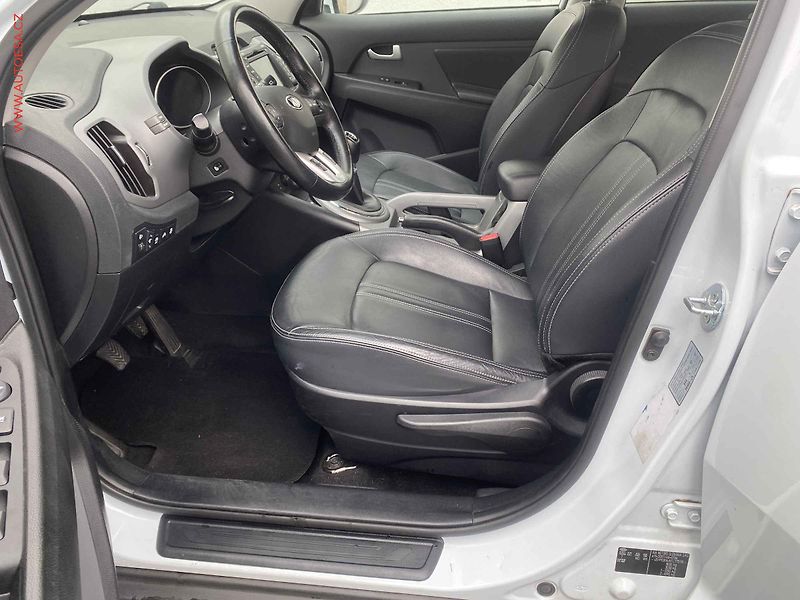 Kia Sportage (2016) 1.6 GDi, Navi, kamera, kůže - fotka 9 z 15