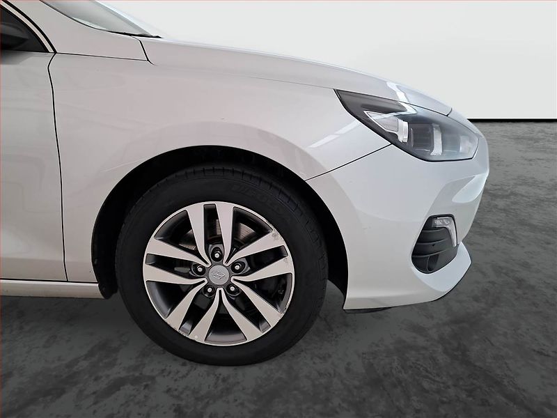 Hyundai i30 (2019) Trikolor 1.4 T-GDI, Serv.kniha - fotka 15 z 19