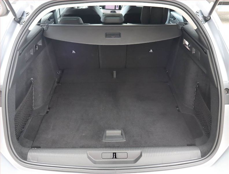 Peugeot 308 (2023) Allure 1.5 BlueHDi, Automat - fotka 14 z 25