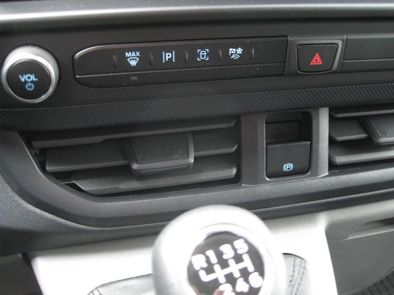 Ford Transit Custom (2026) TREND 320 L2,dlouhý, 136k - fotka 27 z 36