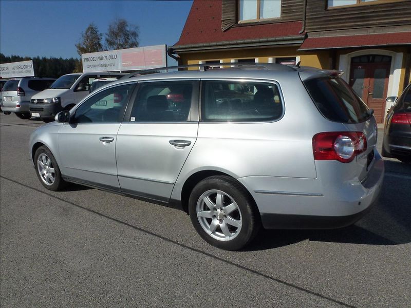 Volkswagen Passat 2,0 TDi  Comfort - fotka 13 z 49