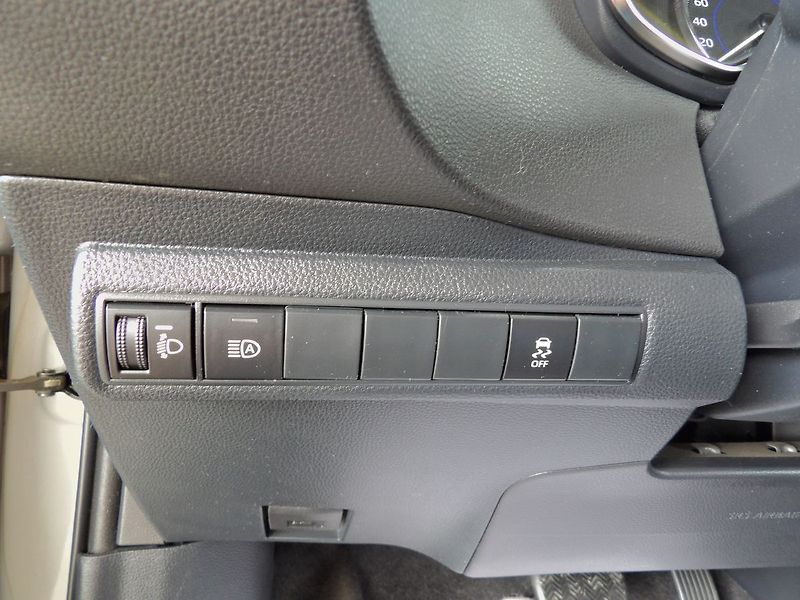 Toyota Corolla 1.8Hybrid Business Navi Kamera - fotka 16 z 28