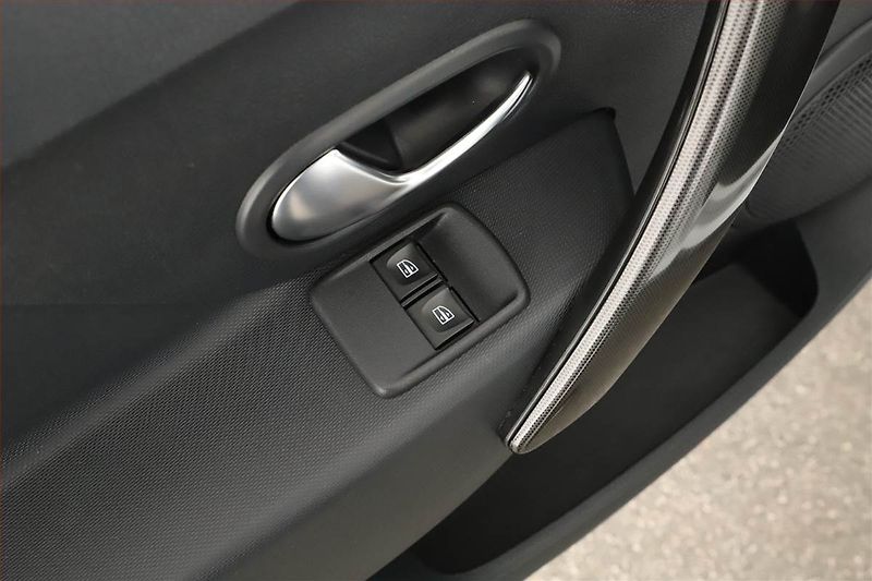 Dacia Logan (2018) 0.9 TCe, ČR,1.maj, Navi - fotka 15 z 15
