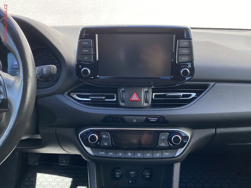 Hyundai i30 (2023) 1.5 T-GDi, ČR, Smart, LED, TZ - fotka 12 z 20