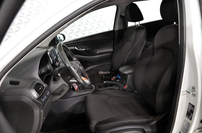 Hyundai i30 (2017) 1.6CRDi kombi 81kw - řetězová - fotka 10 z 23