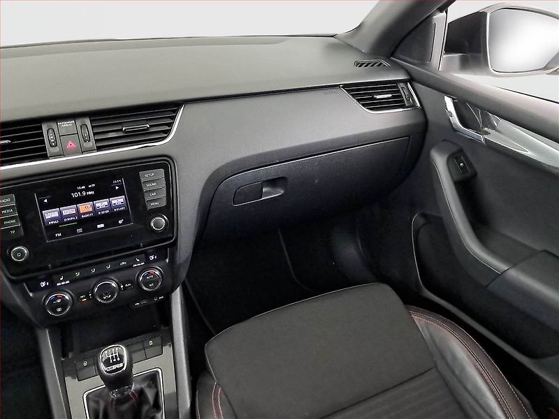 Škoda Octavia (2014) RS 2.0 TDI, Kůže, Bi-Xenony - fotka 8 z 15