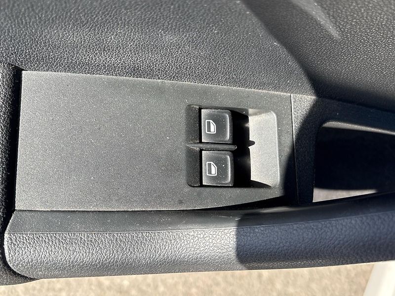 Škoda Octavia (2014)  1.6 TDI CR DPF Ambition Combi - fotka 14 z 18