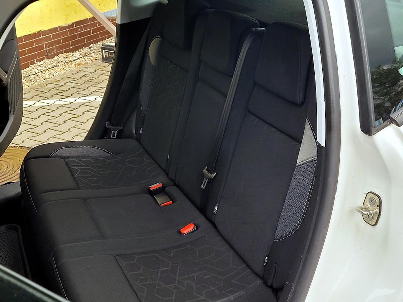 Peugeot 2008 1,2 MÁLO NAJETO*CZ,SERVIS - fotka 15 z 39