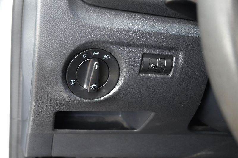 Škoda Fabia (2012) 1.2i ACTIVE / VYHŘ. SEDADLA - fotka 20 z 28