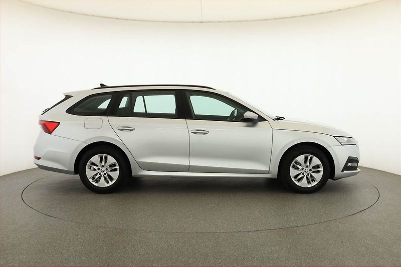 Škoda Octavia (2023) Ambition 2.0 TDI, ČR,1.maj - fotka 6 z 19