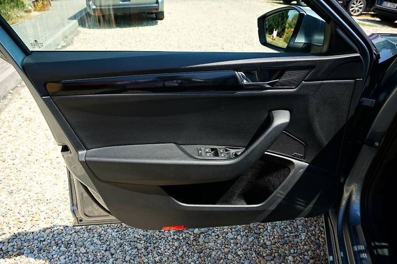 Škoda Superb (2017) L&K 2,0 TDI 140 kW - fotka 33 z 62