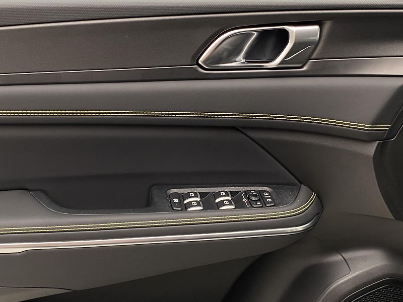 Lynk & Co 01 (2025) 01 CORE PHEV - fotka 7 z 82