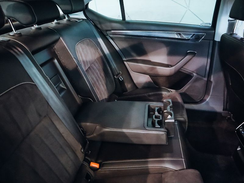 Škoda Superb 2.0TDI 147kW Style 4x4 DSG - fotka 33 z 35