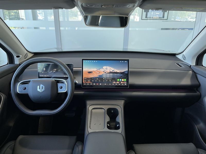 Leapmotor C10 REEV (2025) Design Hybrid EV - fotka 8 z 15