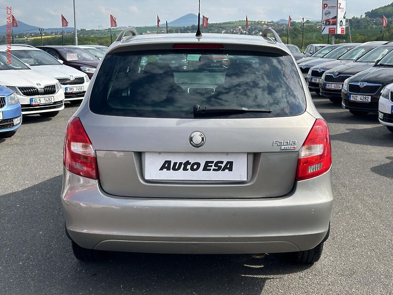 Škoda Fabia (2008) 1.2 12V, ČR, AC, park.asist - fotka 5 z 14