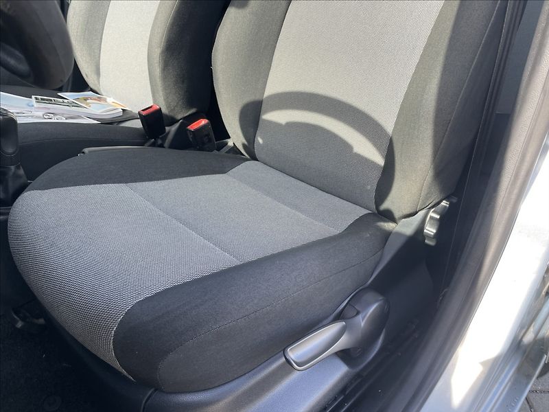 Škoda Fabia 1,4 i 16V 63kw Klima ESP po ST - fotka 17 z 24