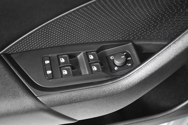 Škoda Octavia 2.0TDi*AMBITION*DPH*SERVIS - fotka 15 z 42