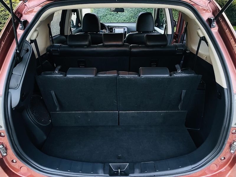 Mitsubishi Outlander 2.2D 4x4 7MÍST KAMERA SERVISKA - fotka 21 z 47