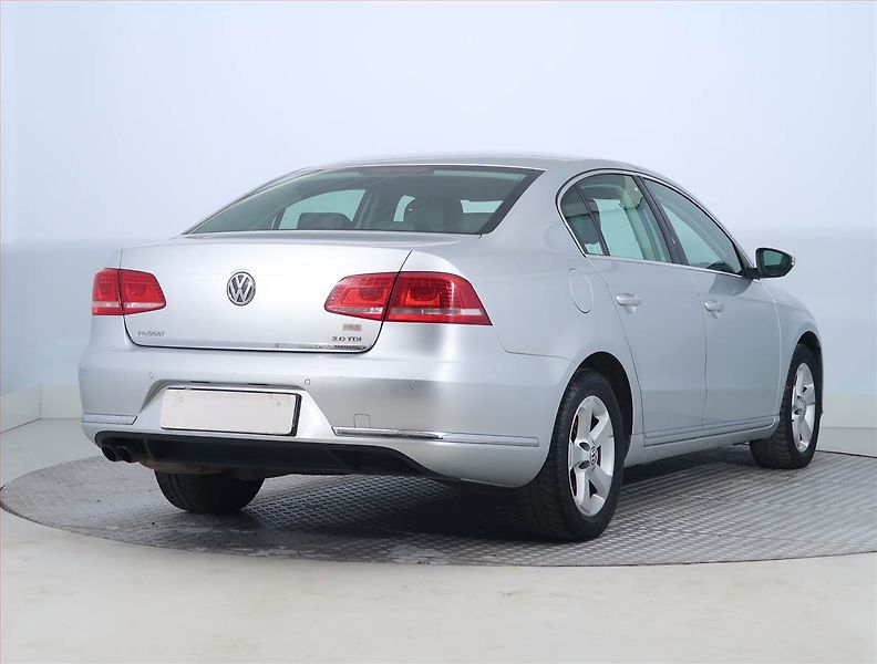 Volkswagen Passat (2011) 2.0 TDI, 4X4, Xenony - fotka 5 z 18