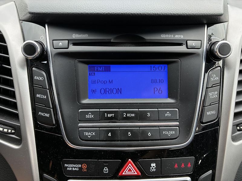 Hyundai i30 1,6i 99kW TAŽNÉ - fotka 16 z 25