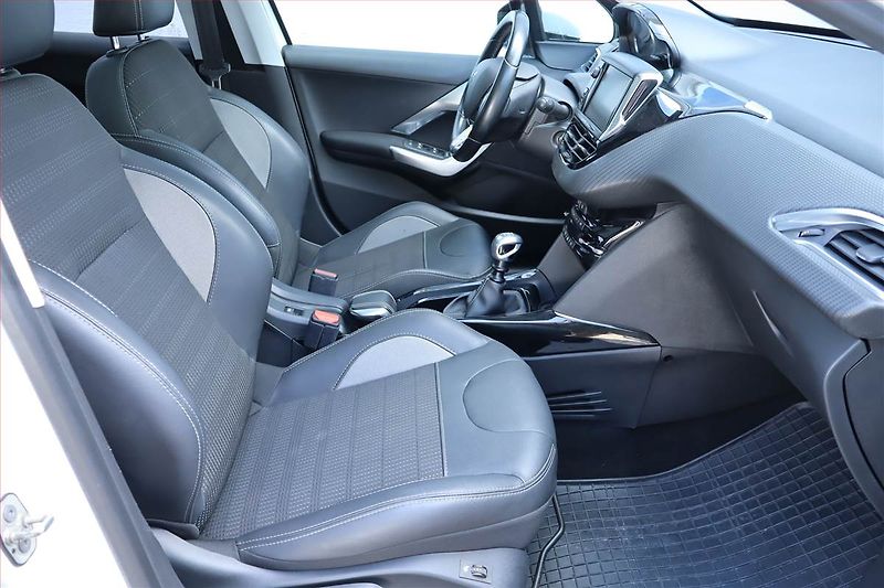 Peugeot 2008 (2019) 1.2 PureTech, Serv.kniha, Navi - fotka 9 z 25