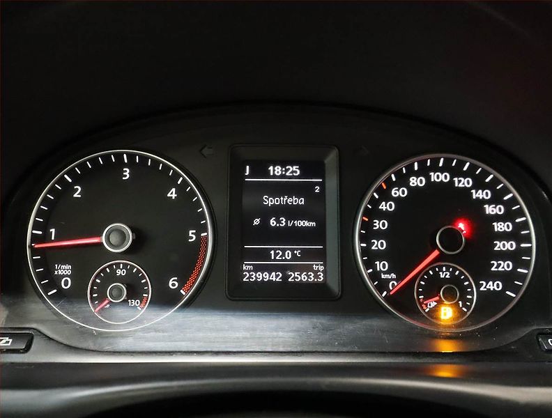 Volkswagen Touran (2011) 2.0 TDI, 7 míst, Serv.kniha - fotka 11 z 22
