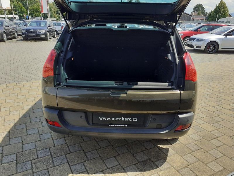 Peugeot 3008 (2010) 1.6 i 88 kW - fotka 17 z 26