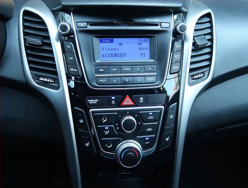 Hyundai i30 (2012) 1.6 GDI, Tažné, jezdí výborně - fotka 12 z 15