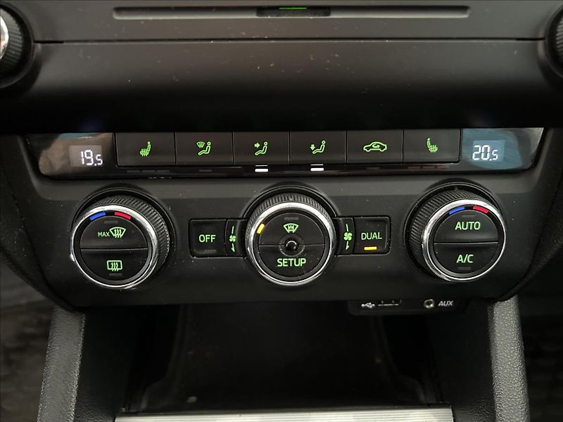 Škoda Octavia 1,6   TDI 77kW,TAŽNÉ,SERVISKA - fotka 18 z 23