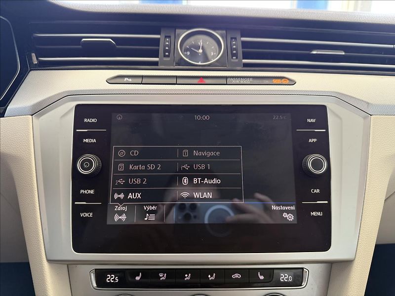 Volkswagen Passat 2,0   TDI 110kW,SERVISNÍ KNÍŽK - fotka 16 z 30