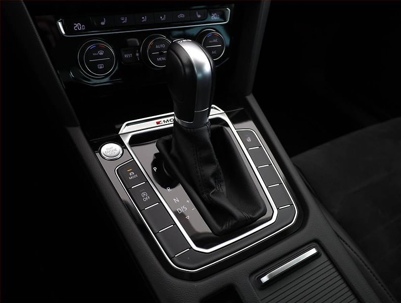 Volkswagen Passat (2020) R-Line 2.0 TSI - fotka 11 z 21