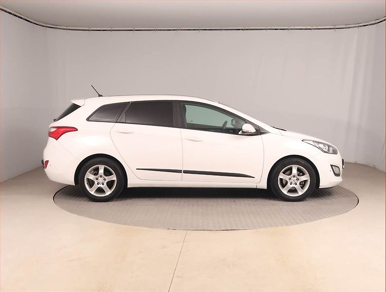 Hyundai i30 (2012) 1.6 GDI, Tažné, jezdí výborně - fotka 6 z 15