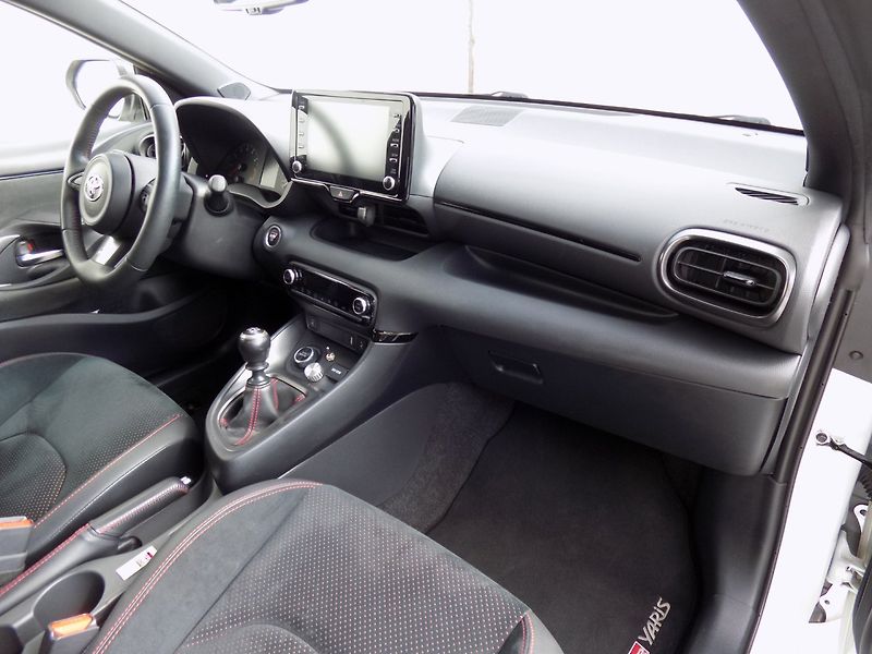 Toyota GR Yaris (2020) 1.6i/16V/FOUR/AWD/LED/ČR/ - fotka 14 z 32